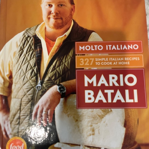 Molto Italiano : 327 Simple Italian Recipes to Cook at Home by Mario Batali - Picture 4 of 6